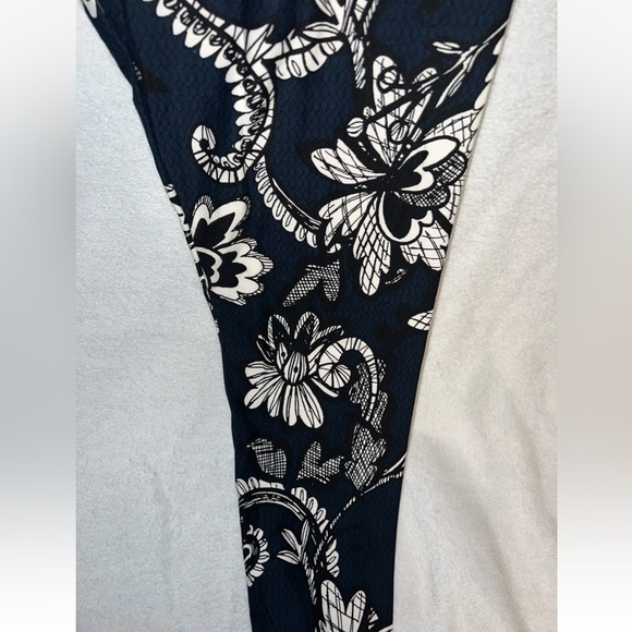 NWOT LuLaRoe Leggings Navy Blue White Paisley Floral Damask OS One Size (2-10) - Picture 4 of 6